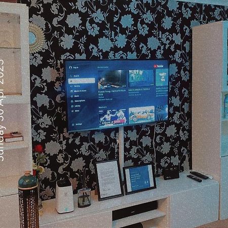 Lovely 2 Bed Flat/Apt In East London- Nice Estate. Dagenham Eksteriør billede