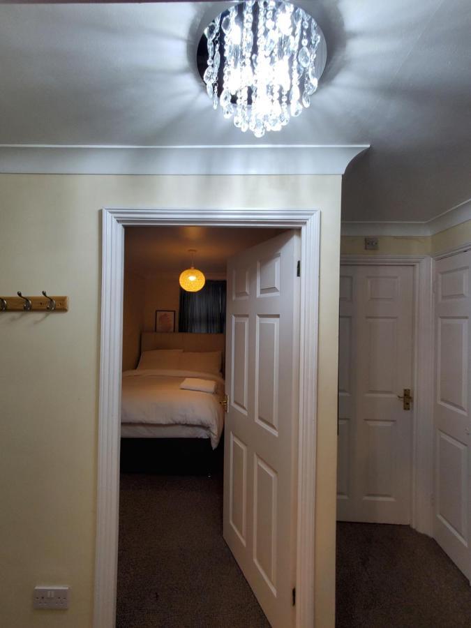 Lovely 2 Bed Flat/Apt In East London- Nice Estate. Dagenham Eksteriør billede