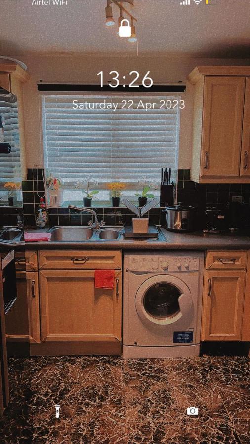 Lovely 2 Bed Flat/Apt In East London- Nice Estate. Dagenham Eksteriør billede