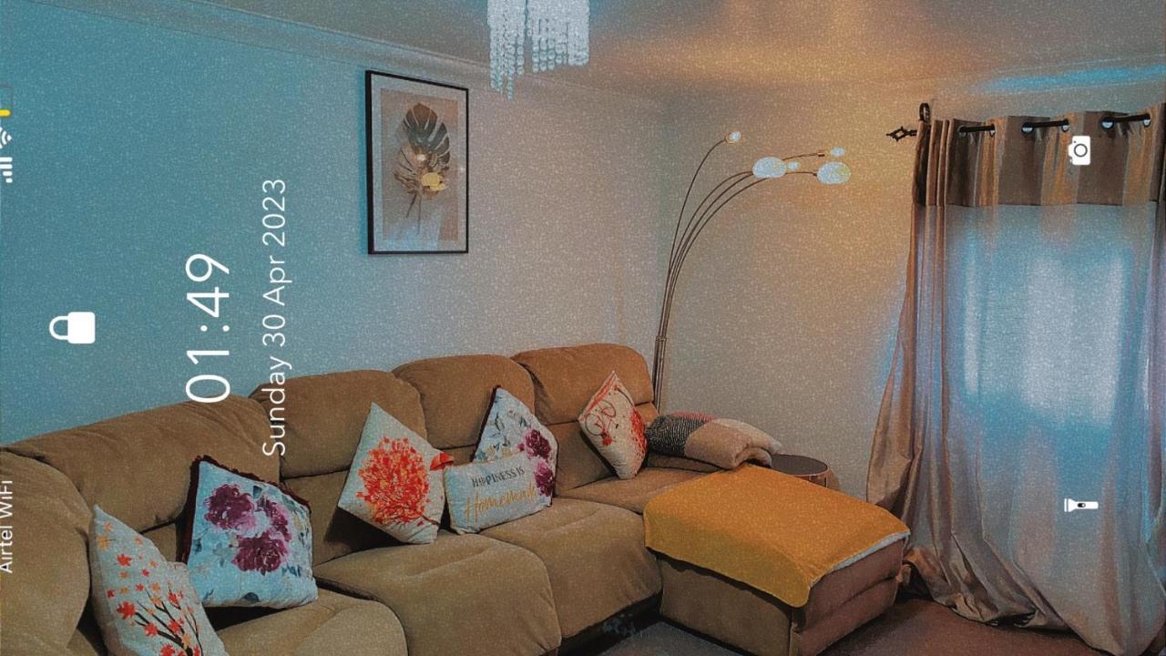 Lovely 2 Bed Flat/Apt In East London- Nice Estate. Dagenham Eksteriør billede