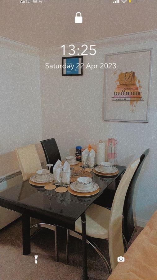 Lovely 2 Bed Flat/Apt In East London- Nice Estate. Dagenham Eksteriør billede