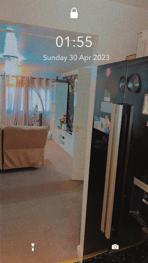 Lovely 2 Bed Flat/Apt In East London- Nice Estate. Dagenham Eksteriør billede