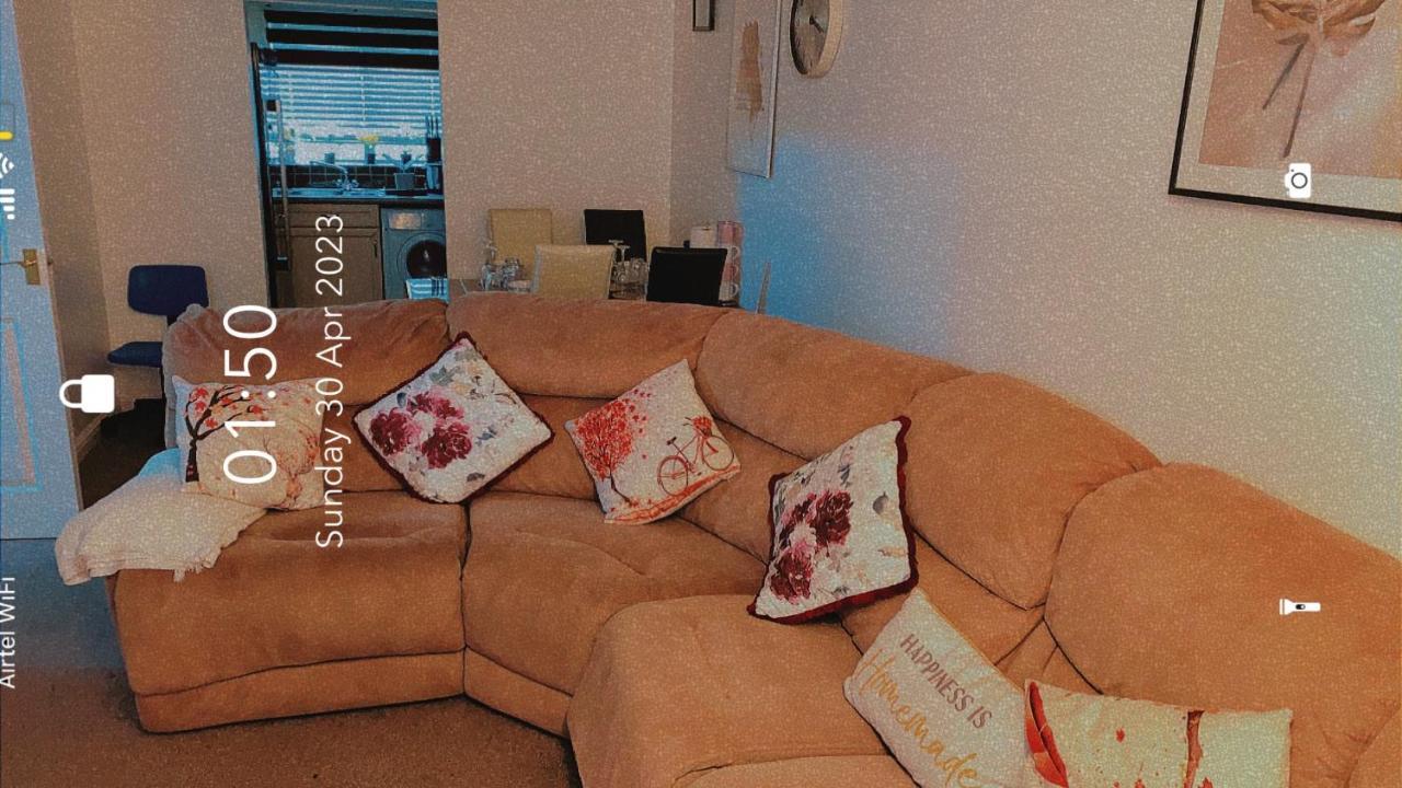 Lovely 2 Bed Flat/Apt In East London- Nice Estate. Dagenham Eksteriør billede