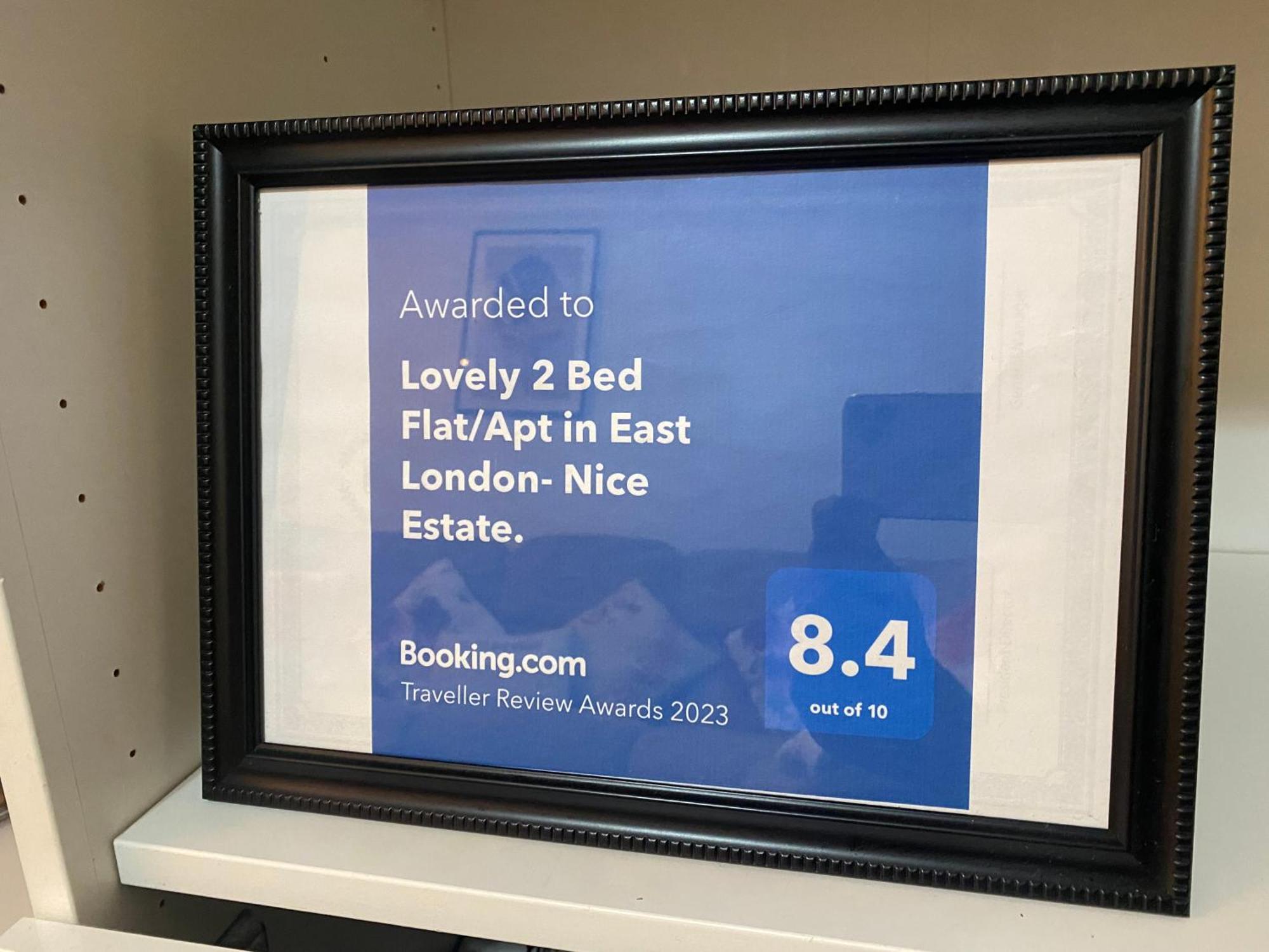 Lovely 2 Bed Flat/Apt In East London- Nice Estate. Dagenham Eksteriør billede